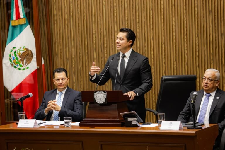 Detrás de la grandeza de Querétaro hay ciudadanos comprometidos con servir: Felifer Macías