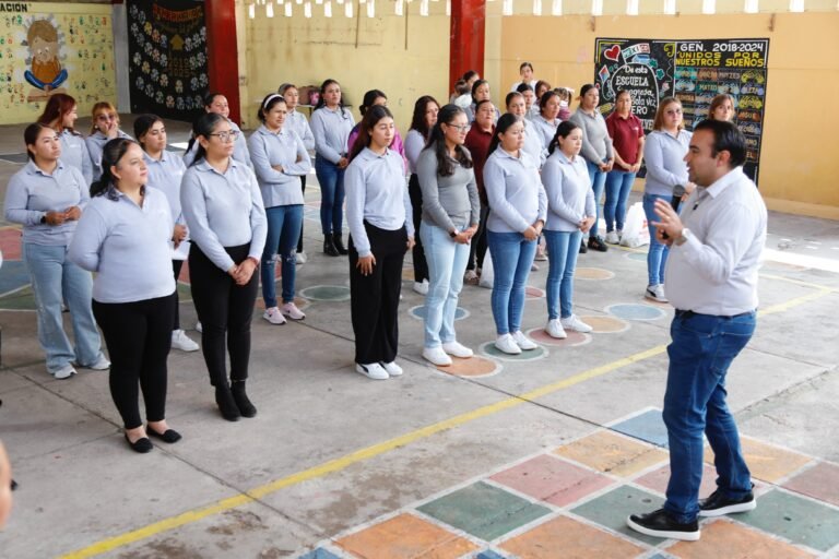 Reconoce Gaspar Trueba la Vocación de Educadoras en Colón
