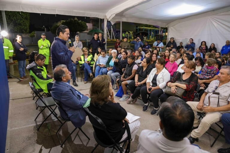 Chepe Guerrero recorre El Pórtico y atiende las solicitudes de vecinos de la zona