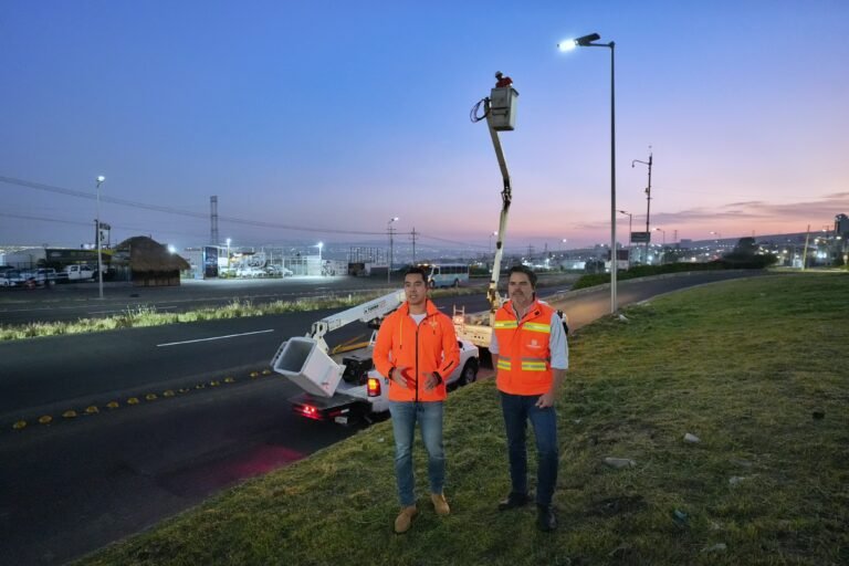 Supervisa Felifer Macías la instalación de luminarias LED en el Libramiento Surponiente