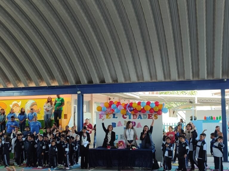 Certifican a la primaria Epigmenio González como Promotora de la Salud