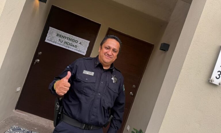 Entregan casa a ganador del Premio al Policía del Año en Querétaro