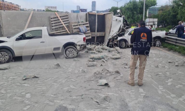 Camión de carga embiste 13 vehículos en la Cuesta China y deja 9 heridos