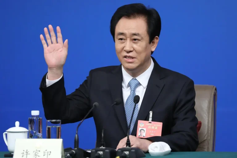 Condenan a cadena perpetua al fundador de Evergrande