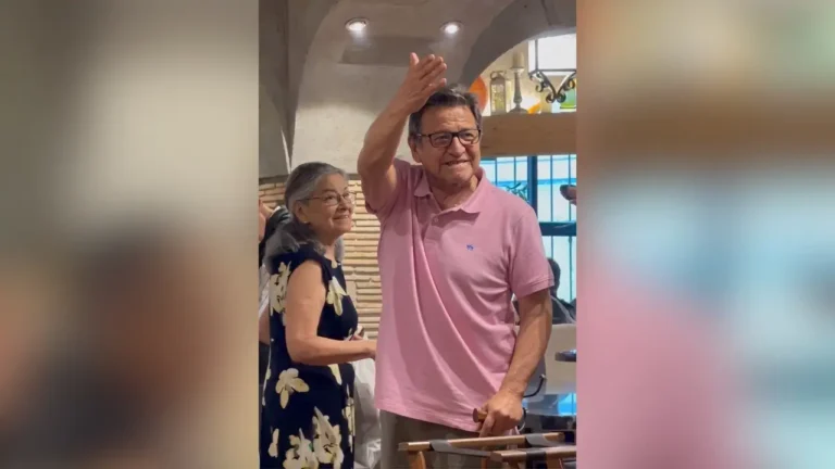 Abuchean a hermano de AMLO en restaurante de Veracruz
