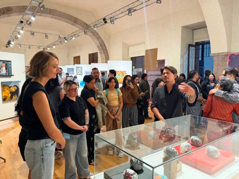 Inaugura Ana Paola López Birlain la exposición Galería Principal