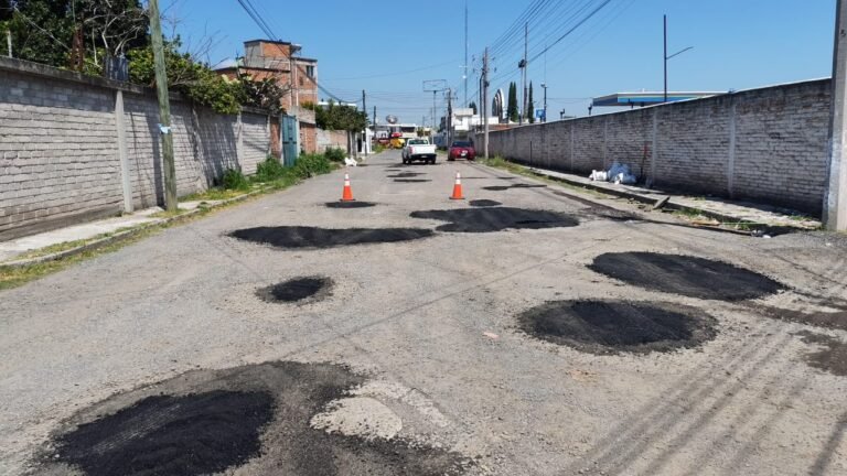 Ayuntamiento de Pedro Escobedo refuerza trabajos de bacheo en calles y avenidas principales
