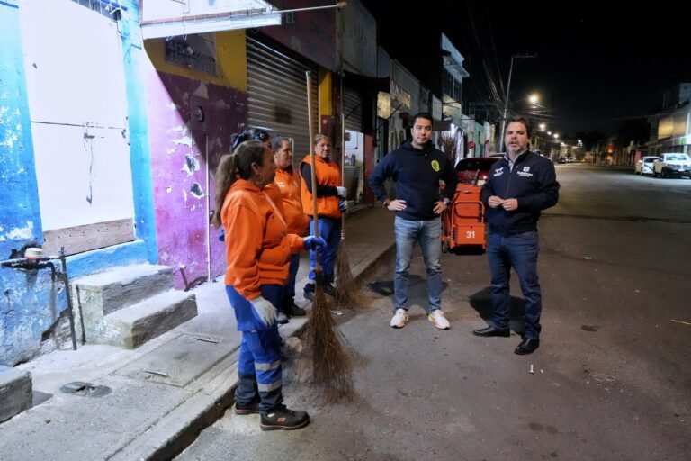 Supervisa Felifer Macías recolección de residuos comerciales en calles del Municipio de Querétaro