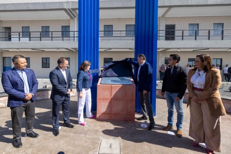 Inaugura Gobernador nuevo edificio de la Escuela de Bachilleres de la UAQ, Campus Aeropuerto