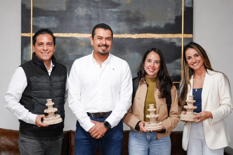 Pedro Escobedo suma esfuerzos con Amazon para llevar proyectos sustentables a las escuelas