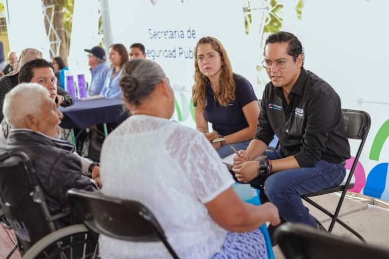 Chepe Guerrero acerca trámites y servicios a la comunidad de San Rafael