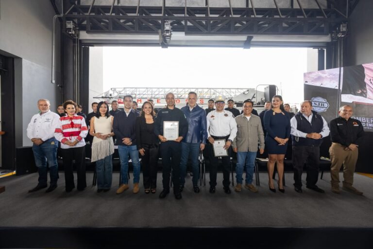Reconoce Gobernador labor de Bomberos de San Juan del Río en defensa de Querétaro