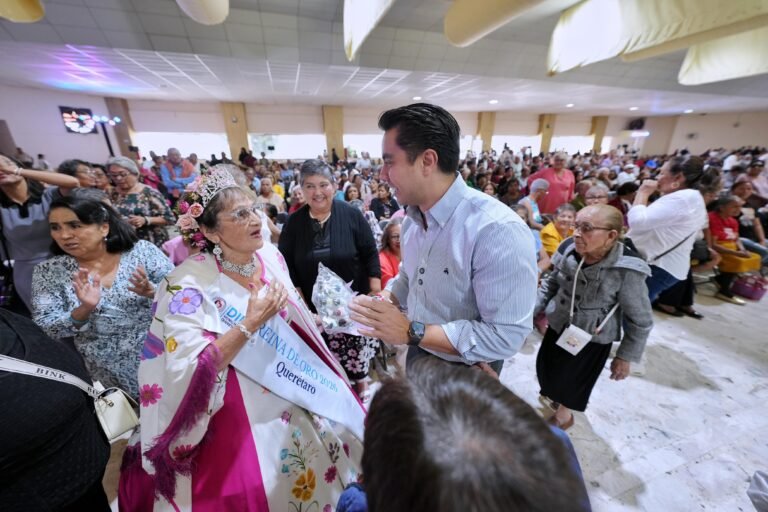 Los valores y los principios que ustedes inculcaron son fundamentales para el Queretaro de hoy: Felifer Macías