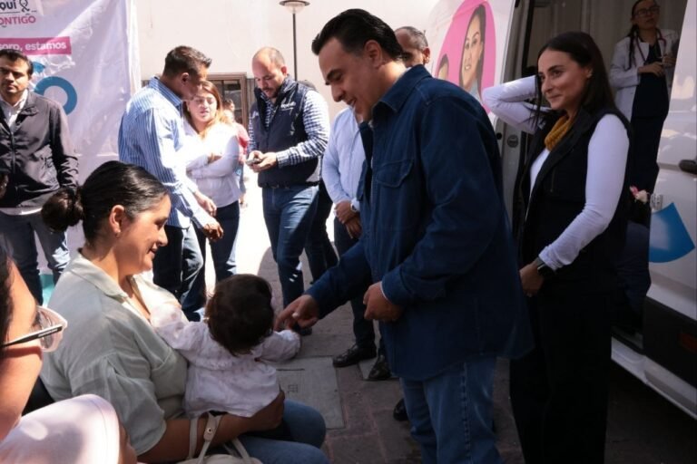 Lleva Luis Nava apoyos para el cuidado de las familia a Tequisquiapan