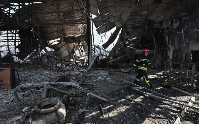 Ucrania ataca con drones a centro petrolero de Rusia; deja 13 muertos y 75 heridos