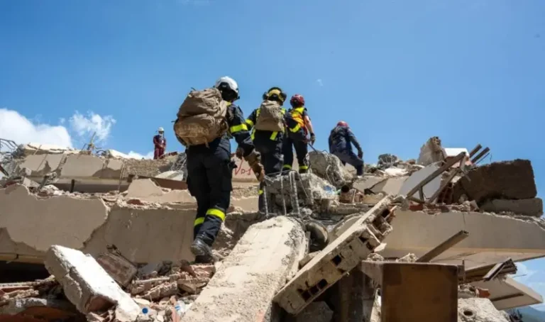 Eleva balance oficial a 6,301 muertes por doble sismo en Venezuela
