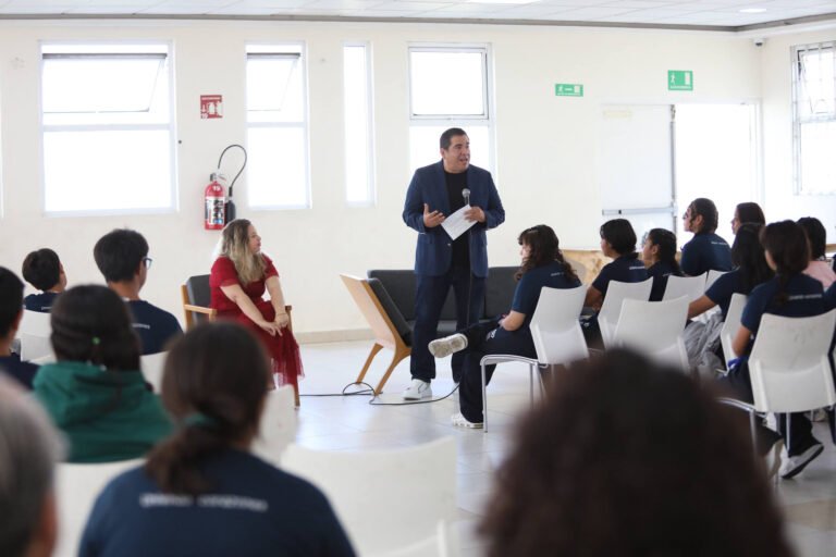 Recibe SEDIF al Hay Festival Querétaro en Plan Vida y en el CAS Carmelita Ballesteros