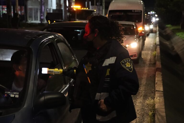 SSPMQ detiene a 37 personas en el operativo Alcoholímetro