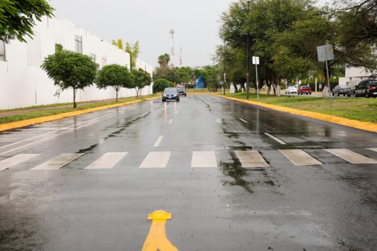 Chepe Guerrero y Luis Nava entregan rehabilitación de vialidades en Paseos del Bosque