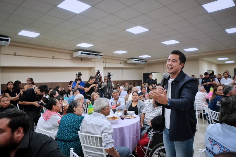 Reconoce Felifer Macías labor de tianguistas y locatarios del Mercado de Lomas de Casa Blanca