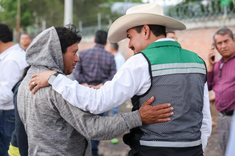 Beto Nava inicia ampliación de drenaje sanitario en Ajuchitlancito