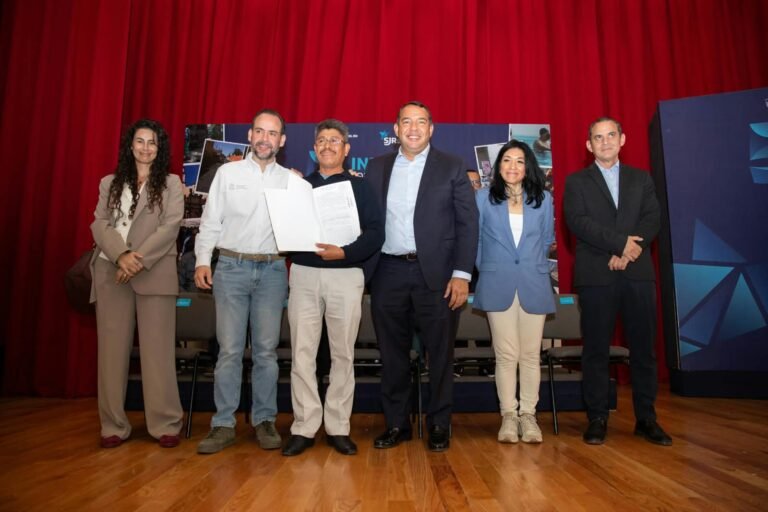 Entregan 260 escrituras en San Juan del Río