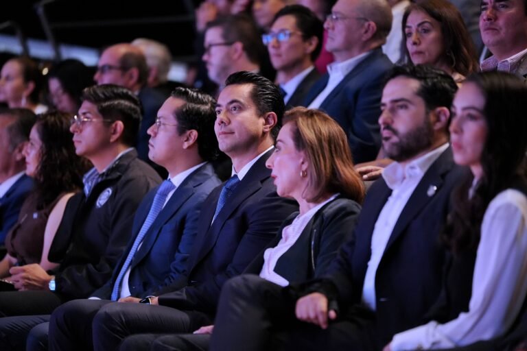 Felifer Macías a favor de la democracia en el Informe Anual de Actividades 2025 del IEEQ
