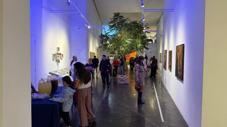 Inaugura López Birlain temporada de exposiciones de la Galería Libertad