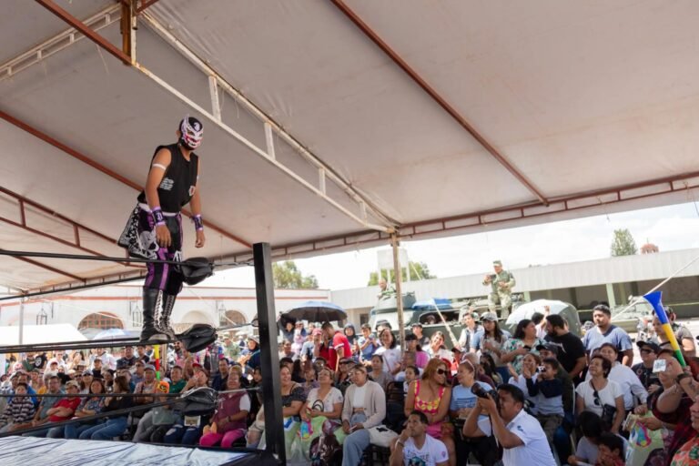 Paseo Dominical con lucha libre reúne a 4 mil visitantes en la Ex Hacienda La Llave