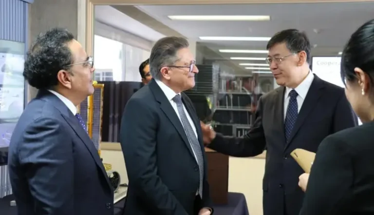 De la Obsidiana a la Luna: México presenta a China la misión Colmena-2