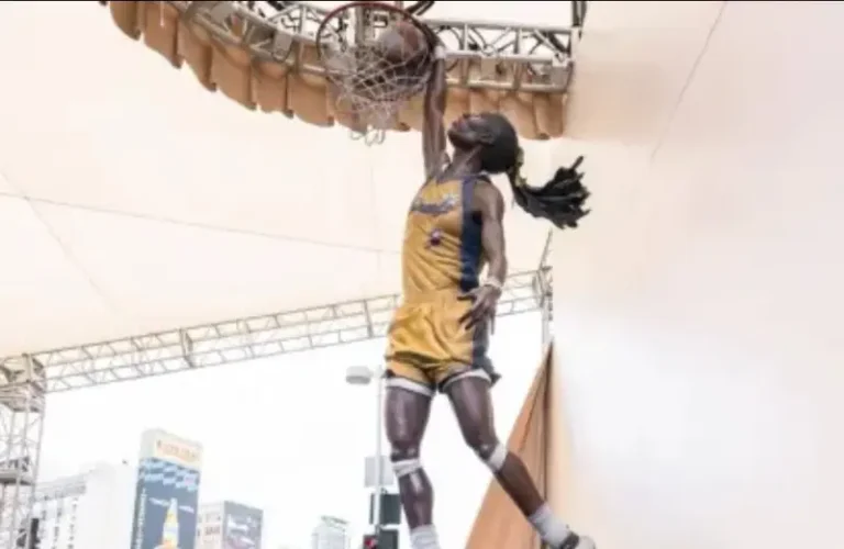 Lisa Leslie, la ‘Primera Dama’ del baloncesto: la pionera en machacar ya se codea con Kobe, Magic, Shaq…