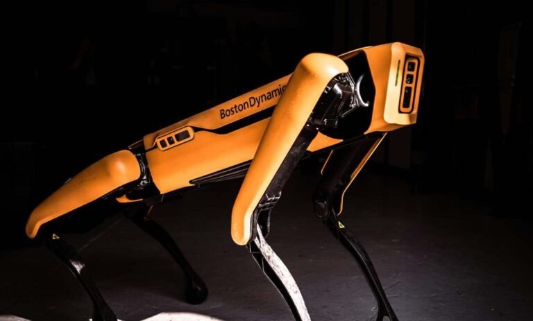 Planea ICE invertir 2 mdd en la compra de perros robots