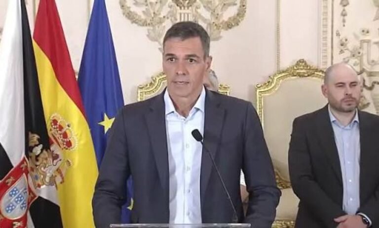 Ceuta enfrenta crisis migratoria mientras España busca reubicar a miles