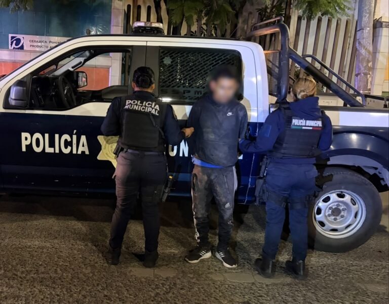 Detenido masculino con mandato judicial vigente en Epigmenio González