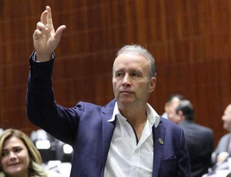 Mario Calzada tras años como militante del PRI renuncia al partido