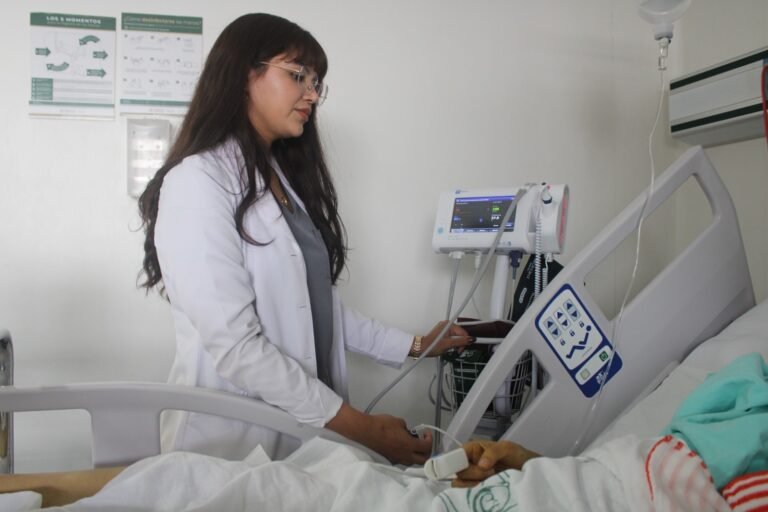 Presenta IMSS Querétaro en Alemania proyecto de investigación desarrollado por médica residente