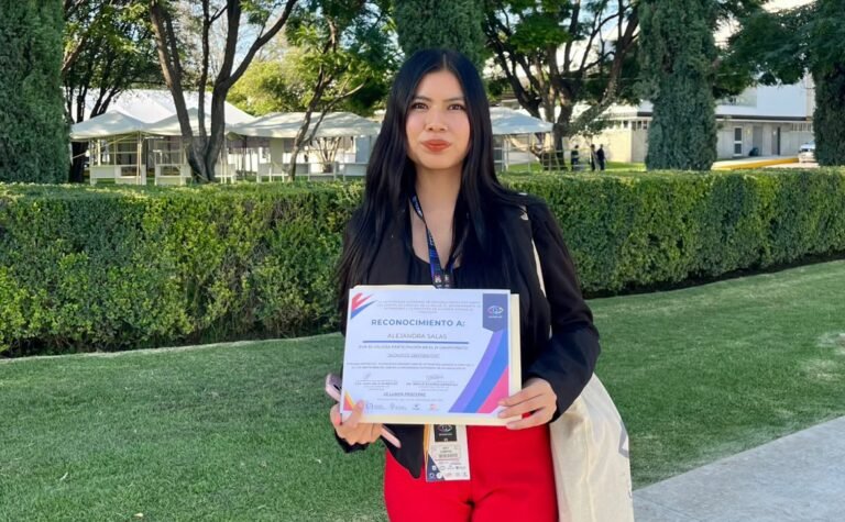 Sobresale alumna UAQ en competencia interuniversitaria de Optometría