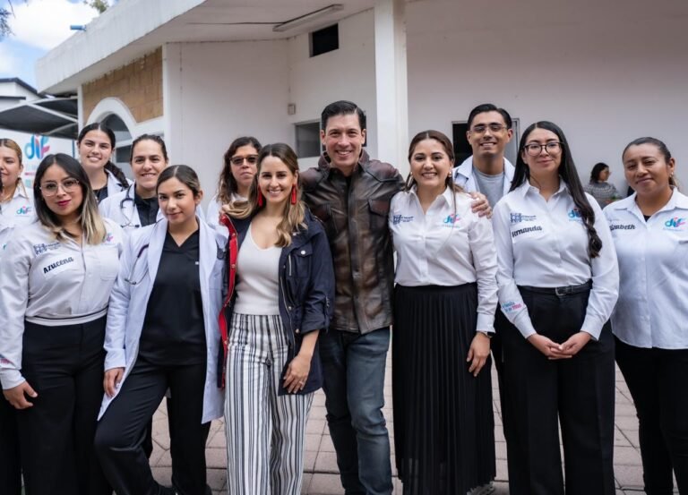 Rodrigo Monsalvo reconoce la labor del personal del SMDIF en favor de las familias marquesinas