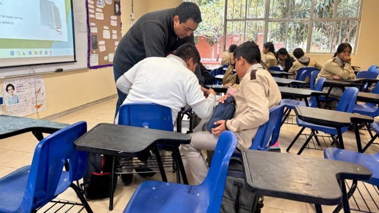 Acerca CANACINTRA la ciencia y la innovación a jóvenes de Colón