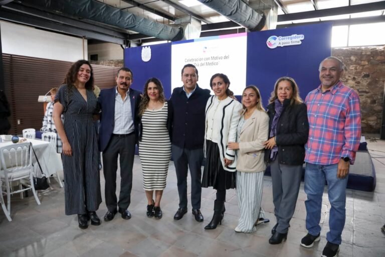 Chepe Guerrero reconoce el trabajo de las y los médicos de Corregidora