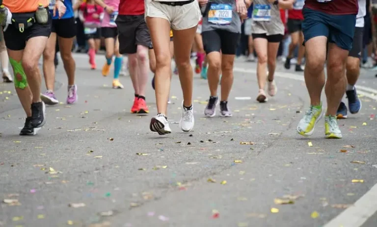 Muere influencer surcoreana de running al desplomarse cerca de la meta